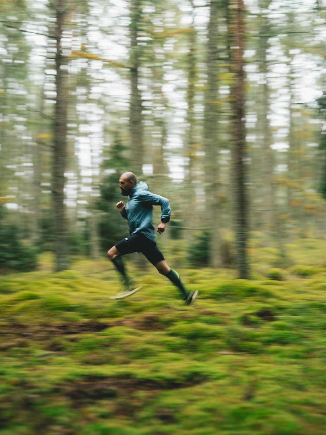 Rasmus Kragh løber i skoven